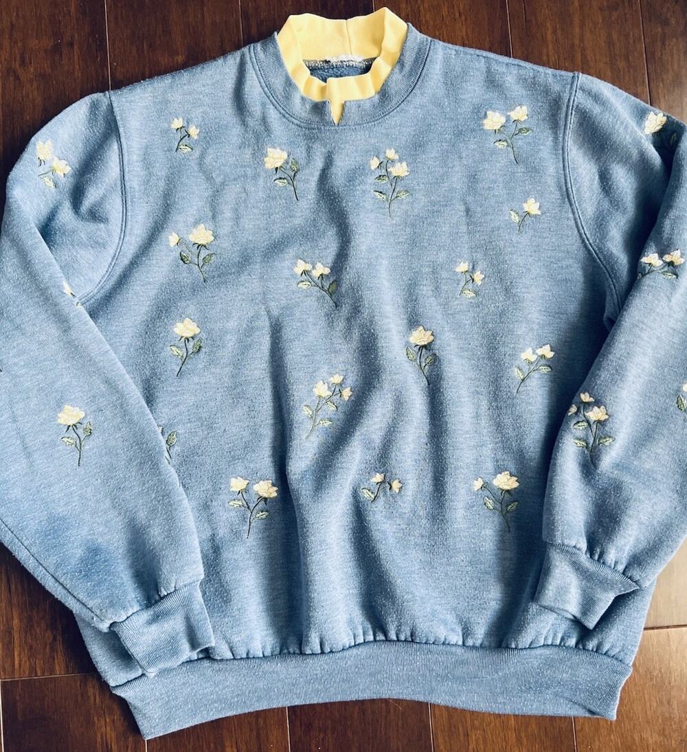 VTG 90s BonWorth Women’s Blue Embroidered Flower Sweatshirt Double Collar S M